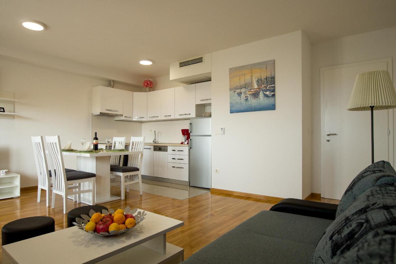 Apartments Mattea Макарська Екстер'єр фото