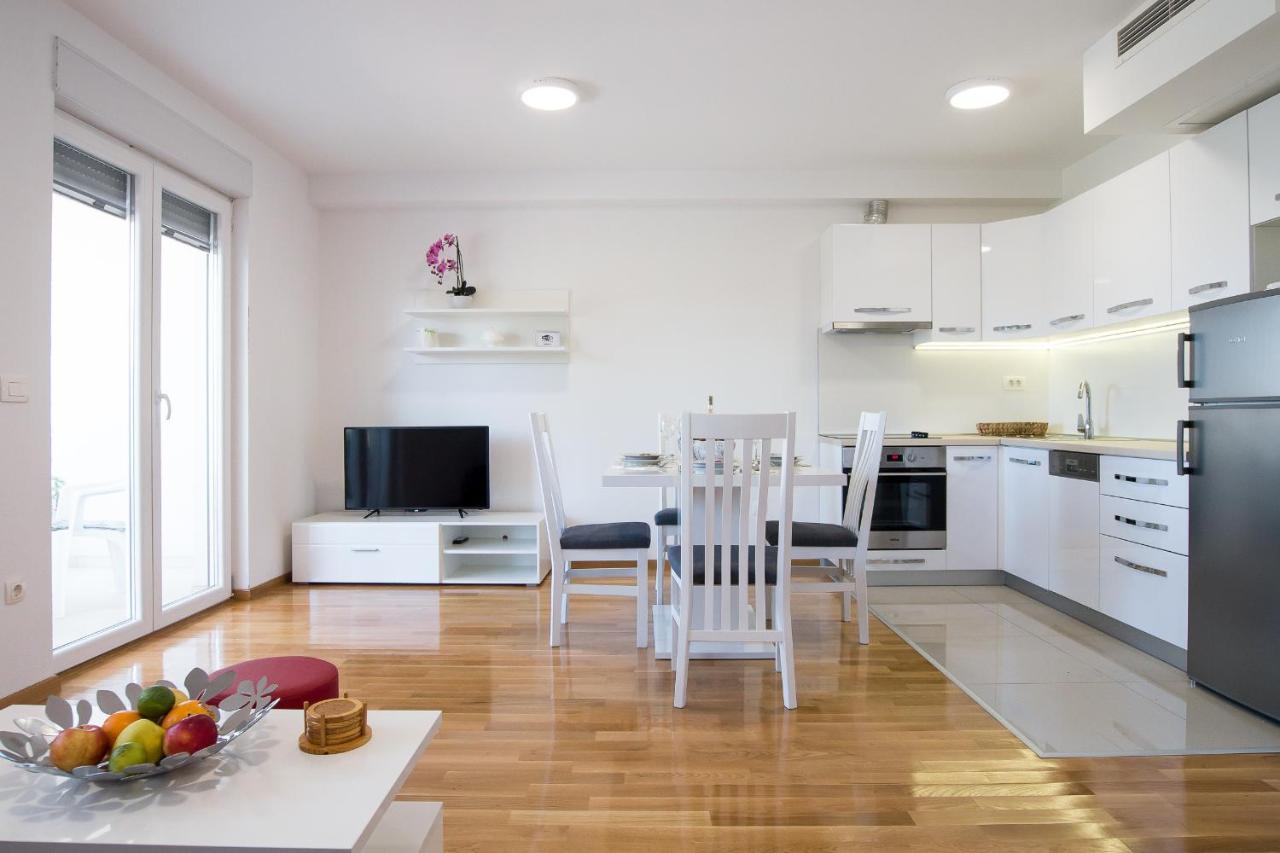 Apartments Mattea Макарська Екстер'єр фото