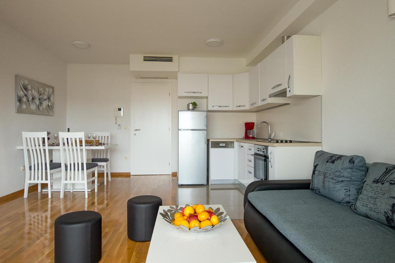 Apartments Mattea Макарська Екстер'єр фото
