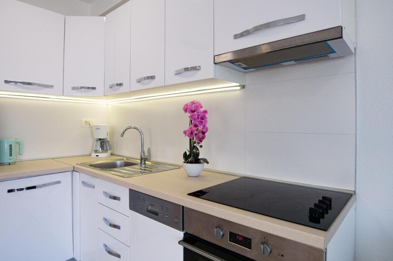 Apartments Mattea Макарська Екстер'єр фото